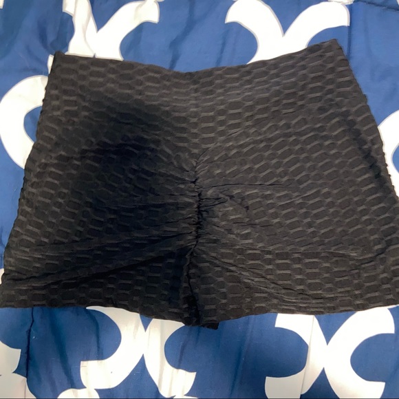 Booty scrunch shorts - Picture 2 of 2